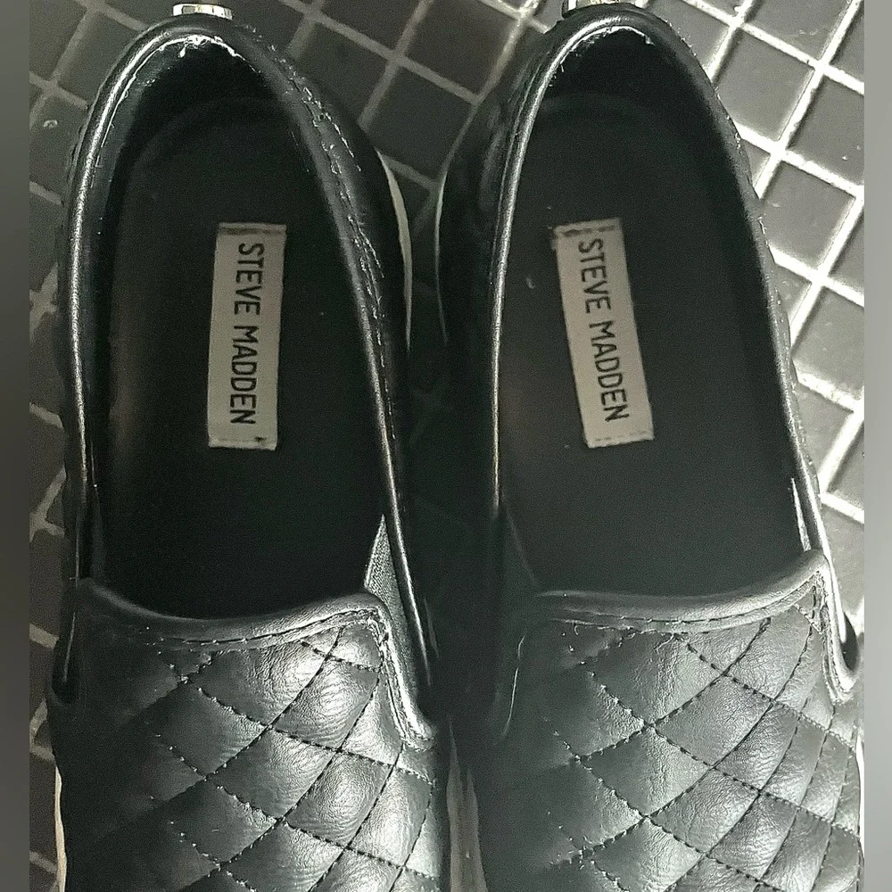 Steve Madden Ecentrcq Patent Leather Quilted Black Slip On Flat Shoes - Picture 5 of 11